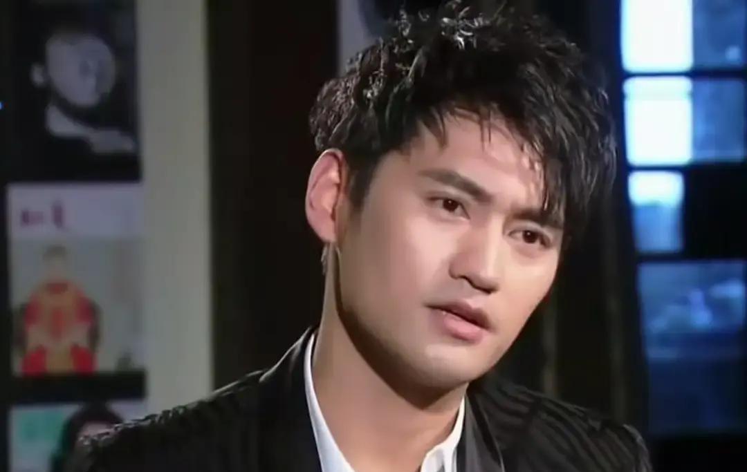 你绝对想不到，胡歌拍戏拒了五星套房，钻进没空调的农家院一睡就是几个月。袁弘后来