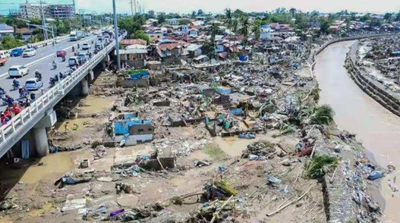 菲律宾被国际社会孤立了。因为11月的台风海鸥造成的灾害过于严重，菲律宾总统小