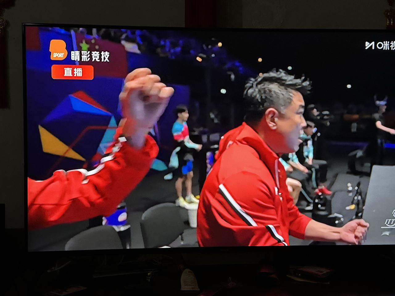 被老父亲一般的王皓主教练泪目了！国乒的教练们向来以细致入微著称，无论是女队的