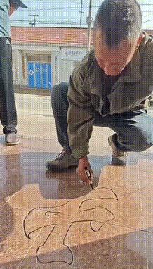 被人民日报点名了！山东滨州，一家装修完后请了石雕师傅来，师傅瞅了眼刚铺好的地砖