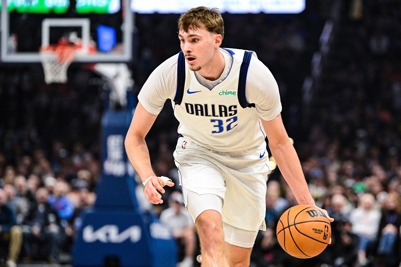 弗拉格的训练师MattMacKenzie接受EssentiallySport