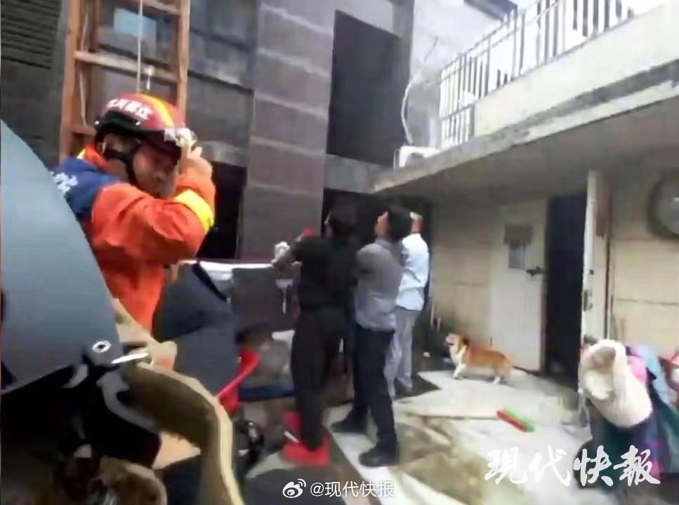 连云港消防回应火灾母女坠楼相关部门回复的核心要点：1报警5分钟到的现场。2到现场