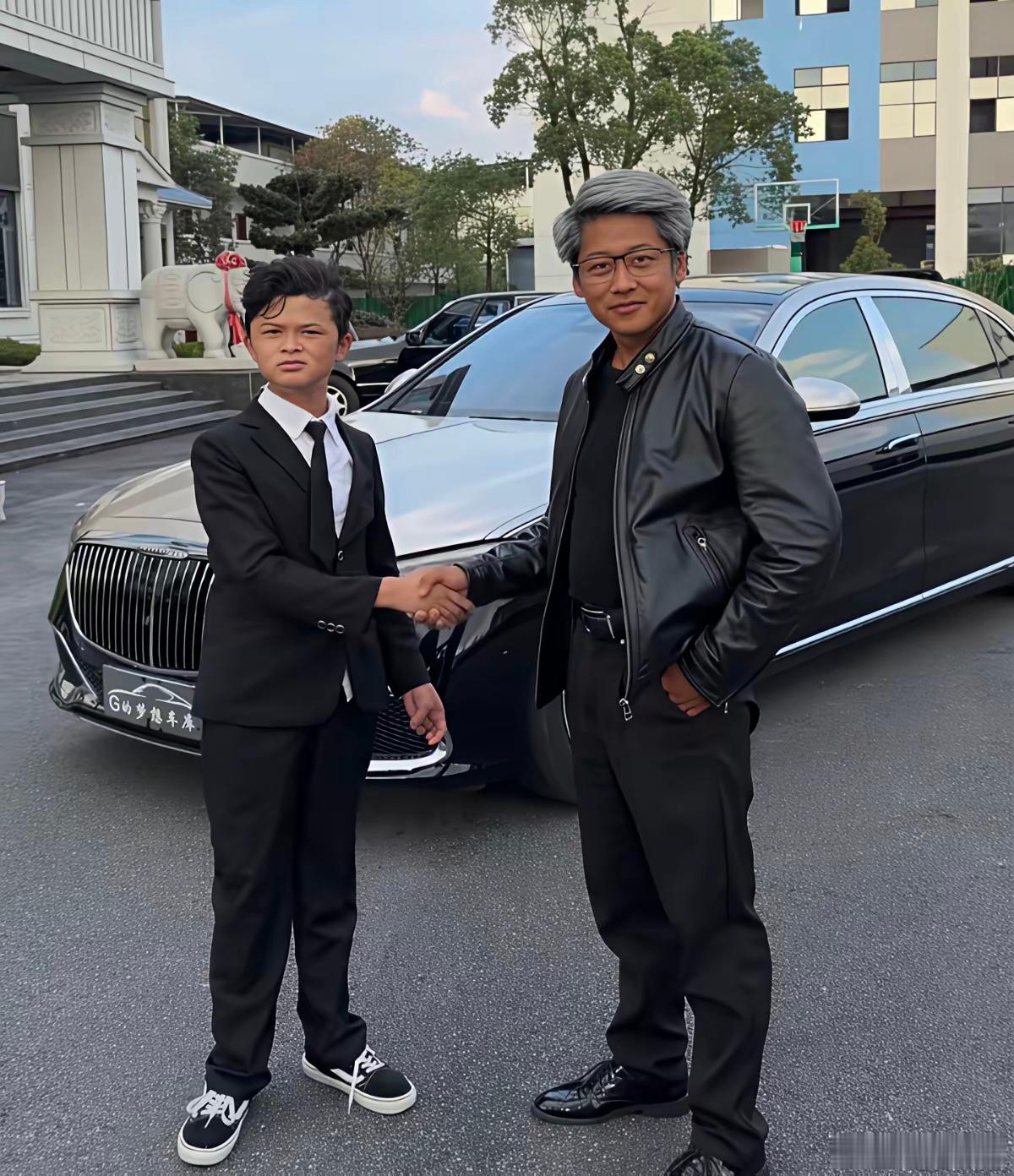 中国互联网太神奇，亚洲首富世界首富都能山寨，一个叫“黄银勋”的网友高调宣布自己扮演的是世界股王英伟达