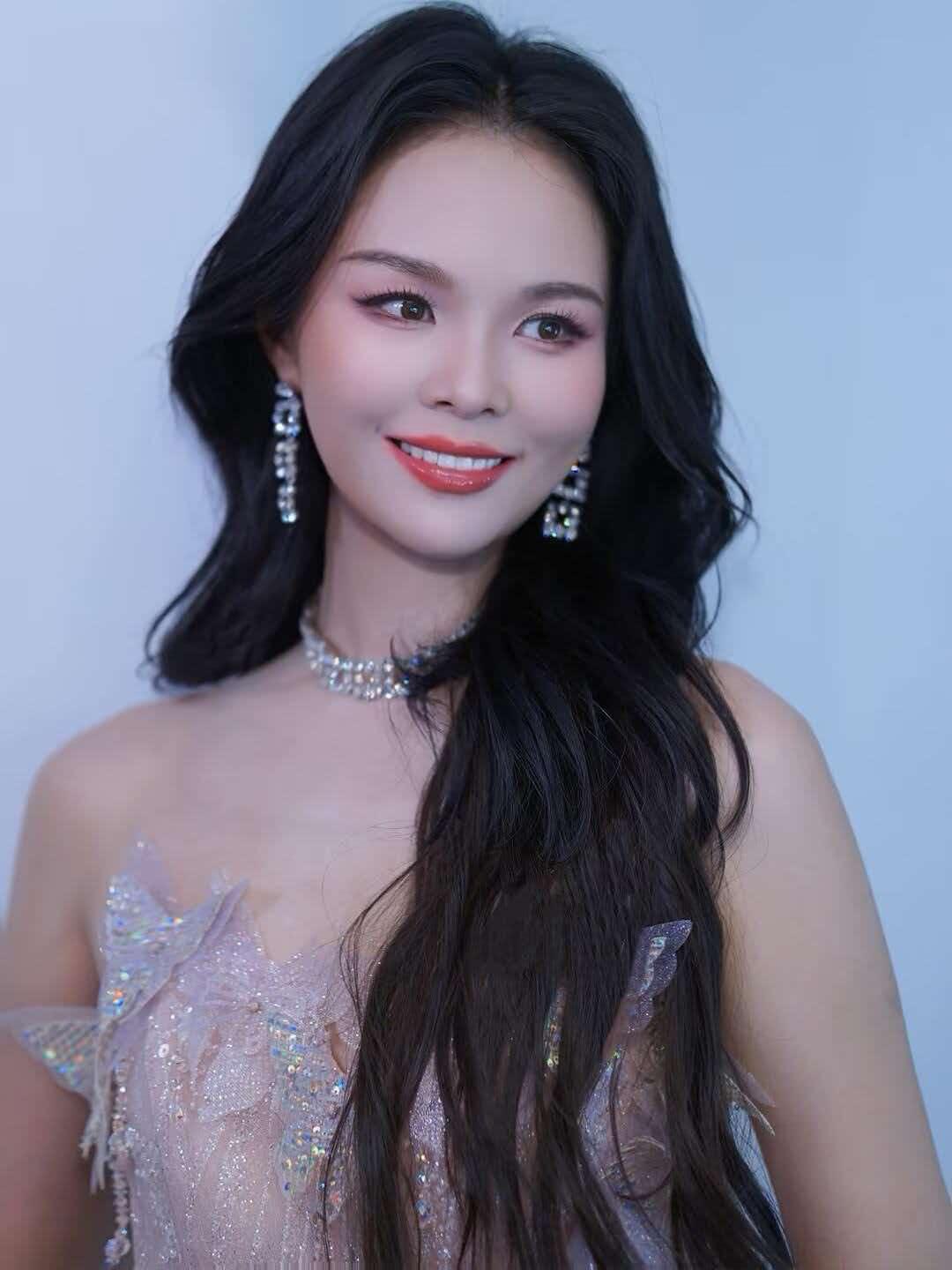 我问我妈，龚爽5年前就得癌症了，为什么还一直工作？我妈叹了口气说，就算她停下来