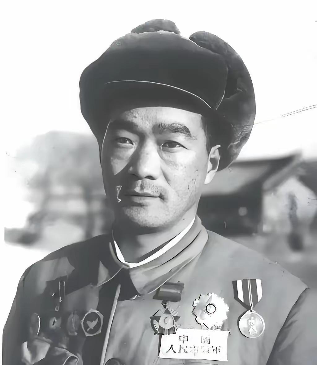 1951年1月25日深夜，朝鲜水原城风雪肆虐，志愿军50军副营长戴汝吉带着仅剩的