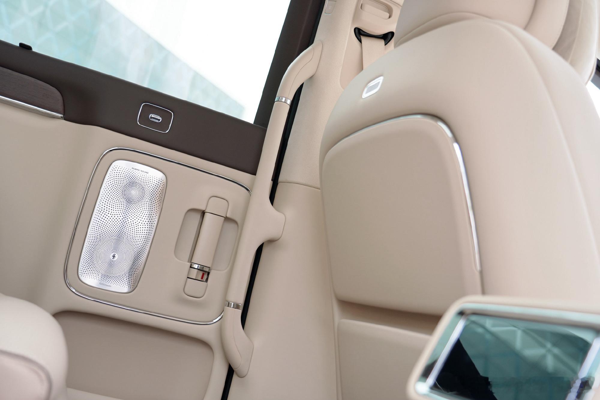 智界v9内饰再曝光，三个颜色都亮相了