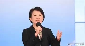 卢秀燕那句“缺一不可”刚落，蒋万安第二天就给出了一记礼貌又精准的闪避。这一幕太有