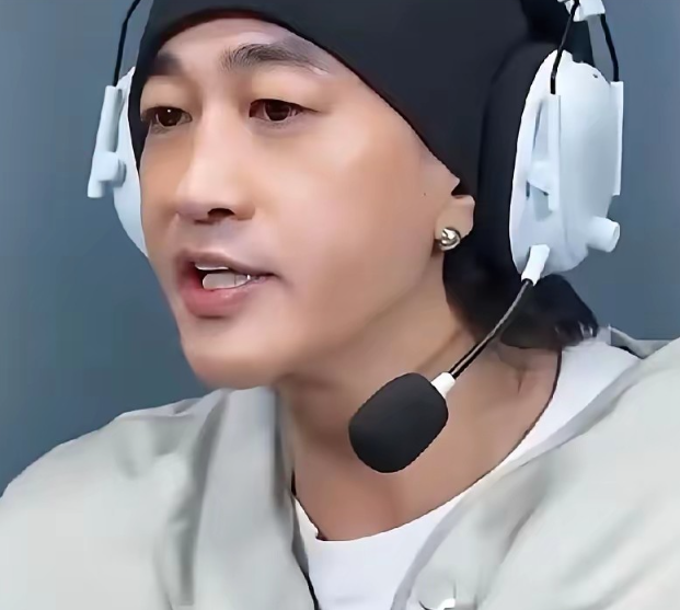 何润东说为什么要让老婆直播呢主要是她去年来横店看我的班。她本来上班要她一两个月