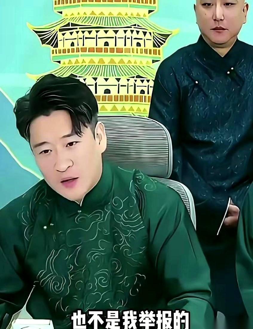 曹云金最近在巡演里弄了个读观众纸条的环节，专门挑“做锅的钢到底好不好”“天下雨锅