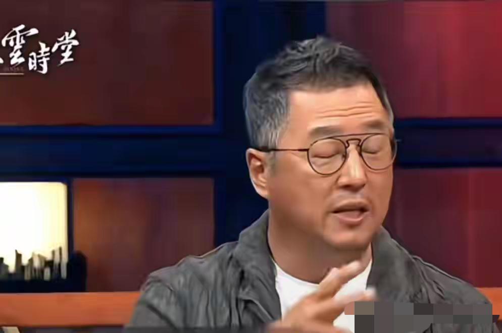 王伟忠在接受时堂栏目的记者采访时，在聊起大s时，他还是有些伤感……感慨人很多时