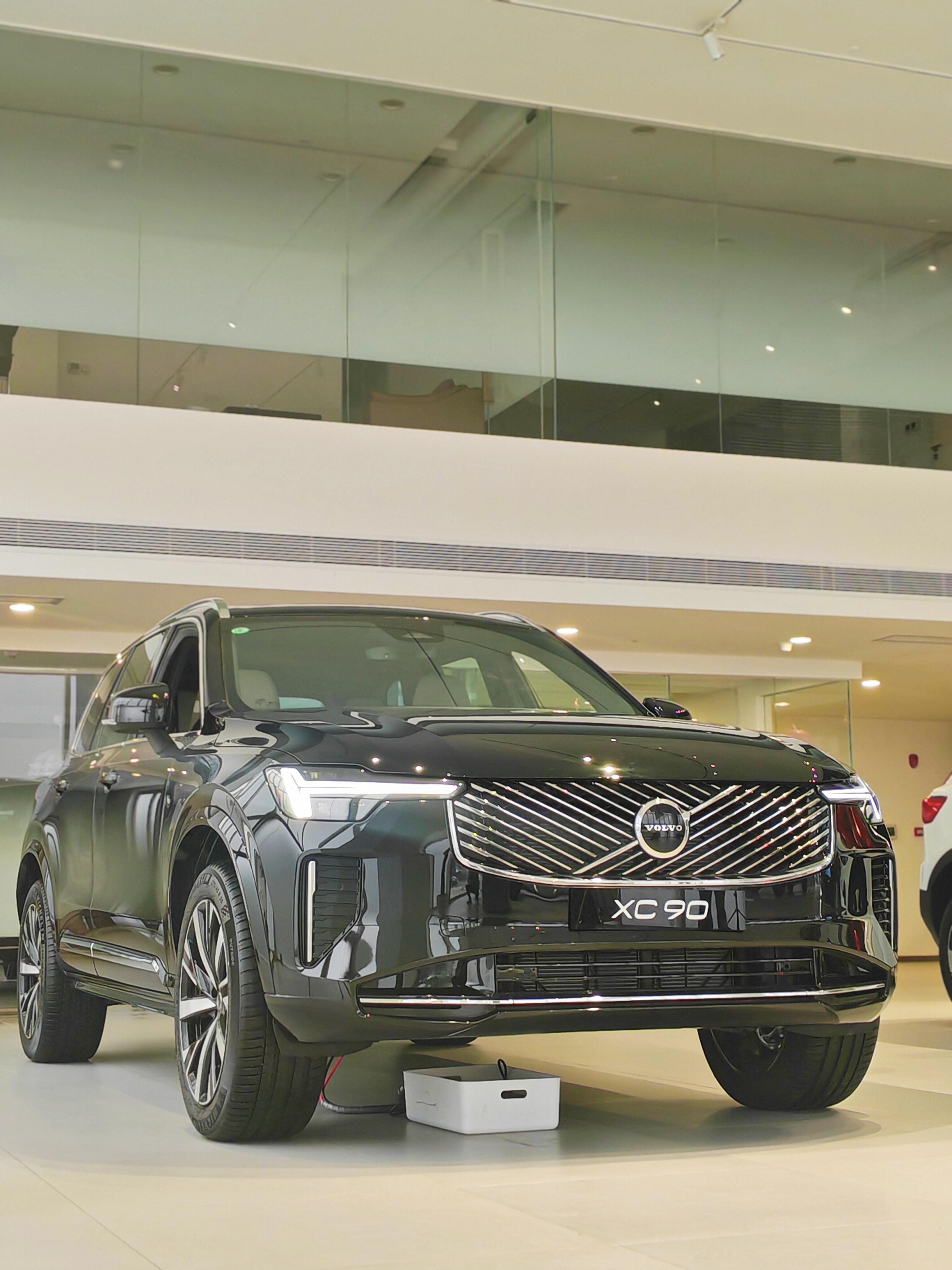 沃尔沃xc90B5四驱智逸豪华版5座指导价638900全款优惠260000