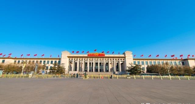 在选择人民大会堂地址的时候，苏联专家为何否定了梁思成的建议呢？现在回头来看，苏联