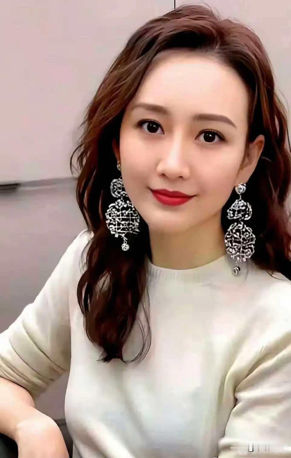 王鸥孕期被劈腿，退礼金不互怼，产后28天带娃拍戏王鸥在怀孕的时候，发