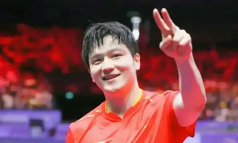 林诗栋又输给张本智和，七局苦战3比4，总战绩1比6，数字冷冰冰，看得人牙根痒。