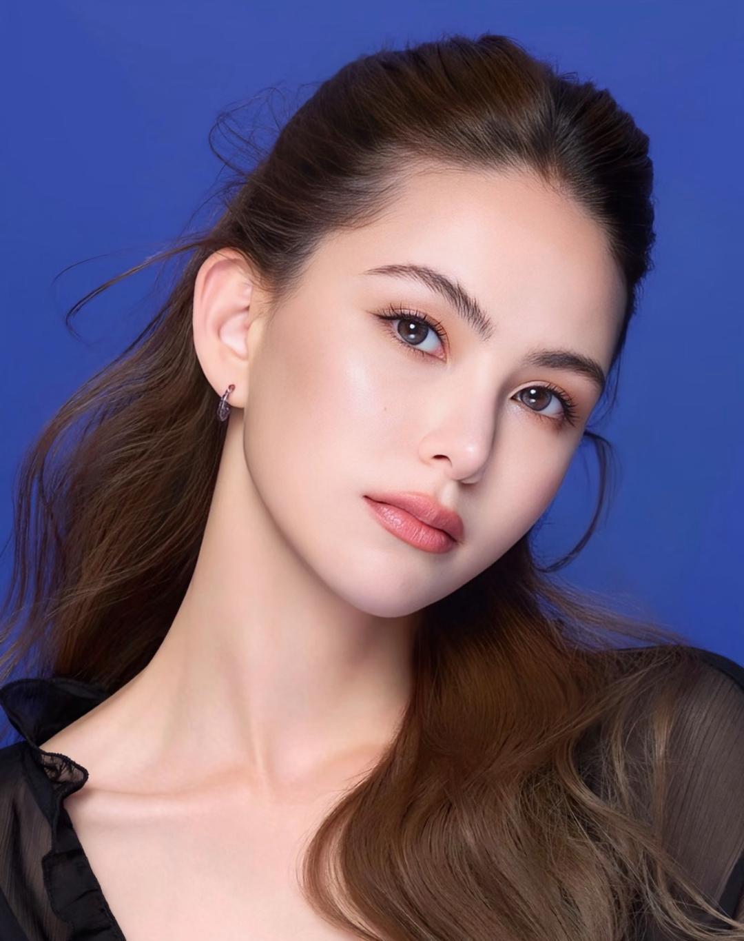 1.昆凌见过不少高调、急于上位的女生，最后都被周杰伦推开，所以她处事格外低调，