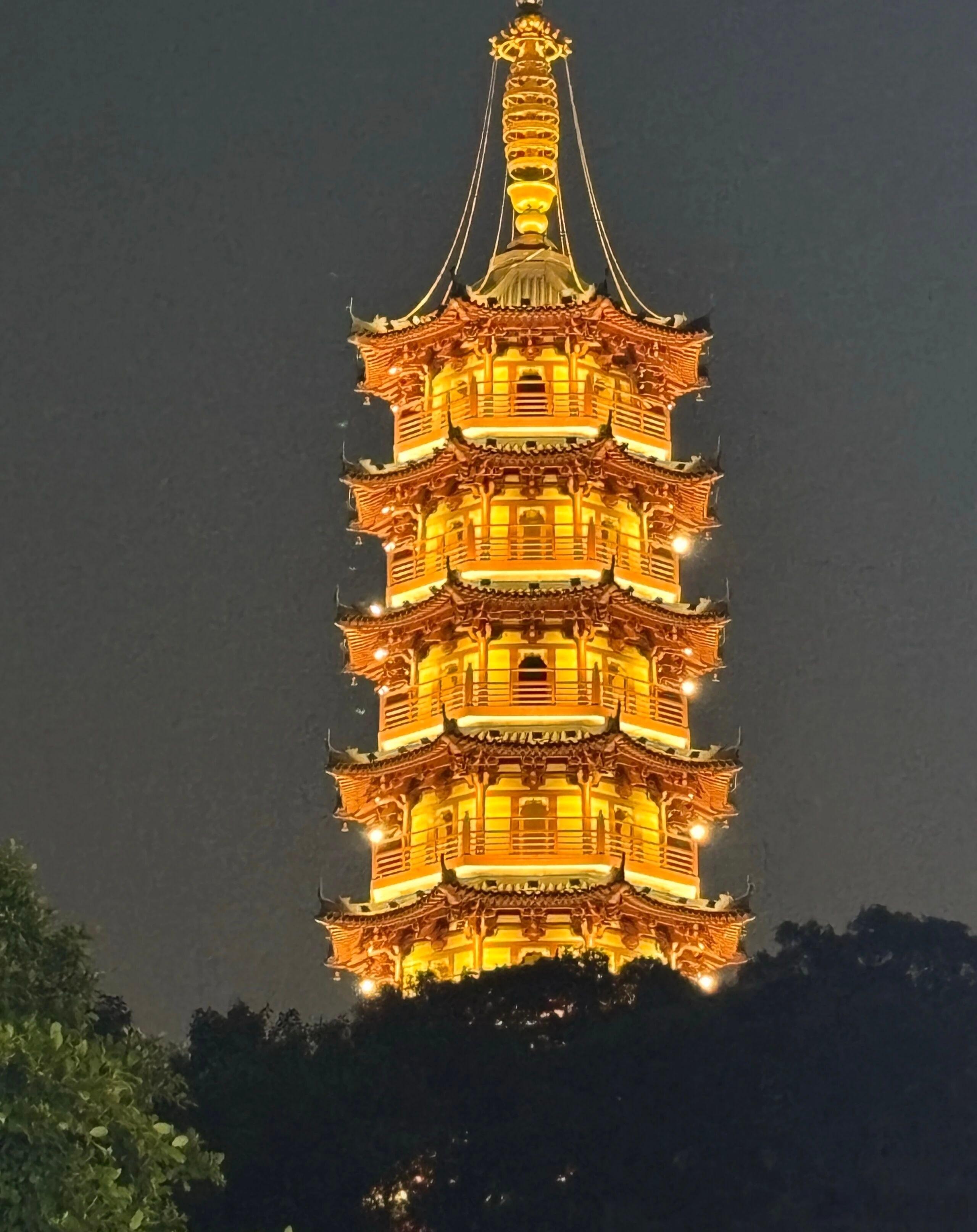 多亏项羽失败了，项羽要是成功了，绝对是老百姓的灾难！项羽是复古贵族军阀，他灭秦之