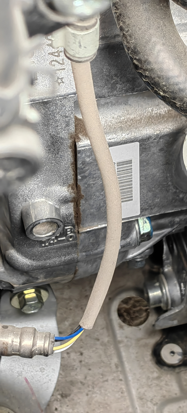 整一年的车一年了，1w4千公里了这特么怎么还渗油呢