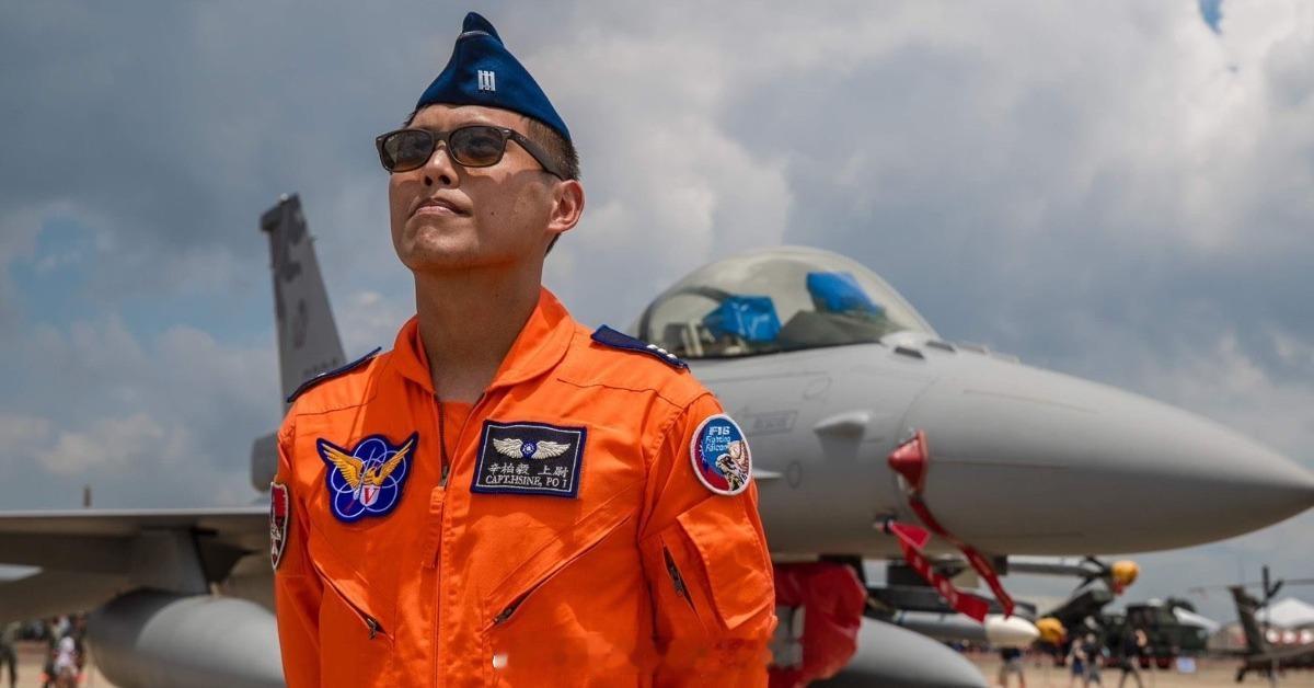 落海的辛柏毅上尉及总飞行时数611小时25分钟，其中驾驶F-16共371小时35