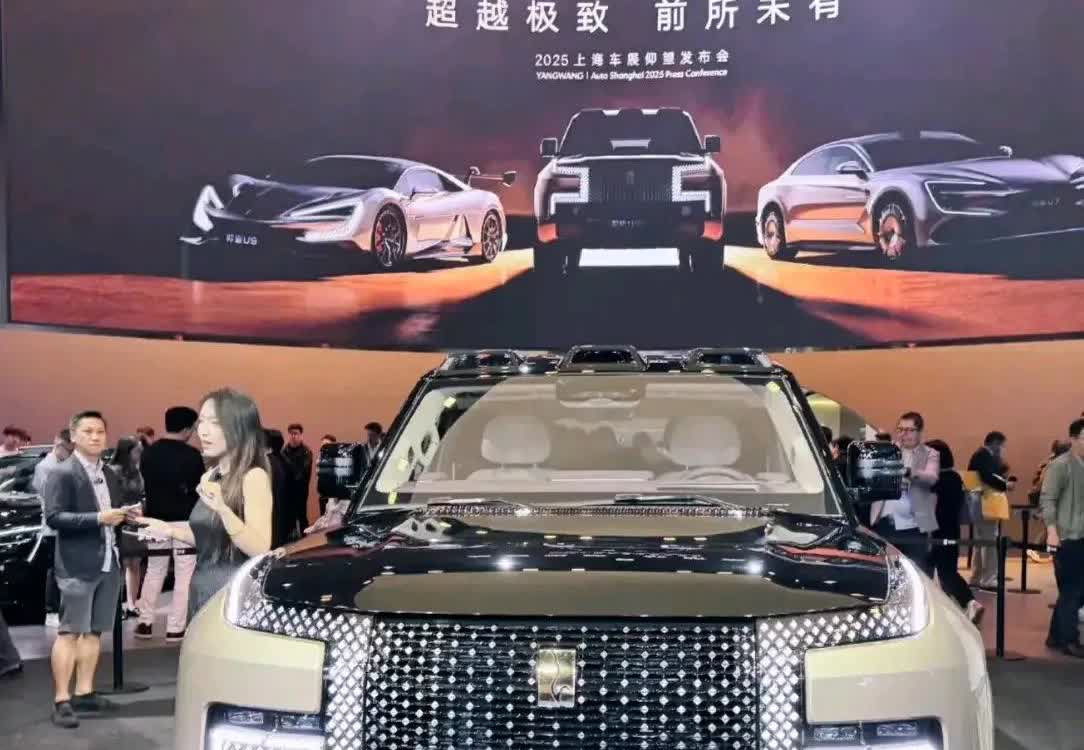 国产豪车排行前10名：第一名：红旗国礼——718万第二名：仰望U9—