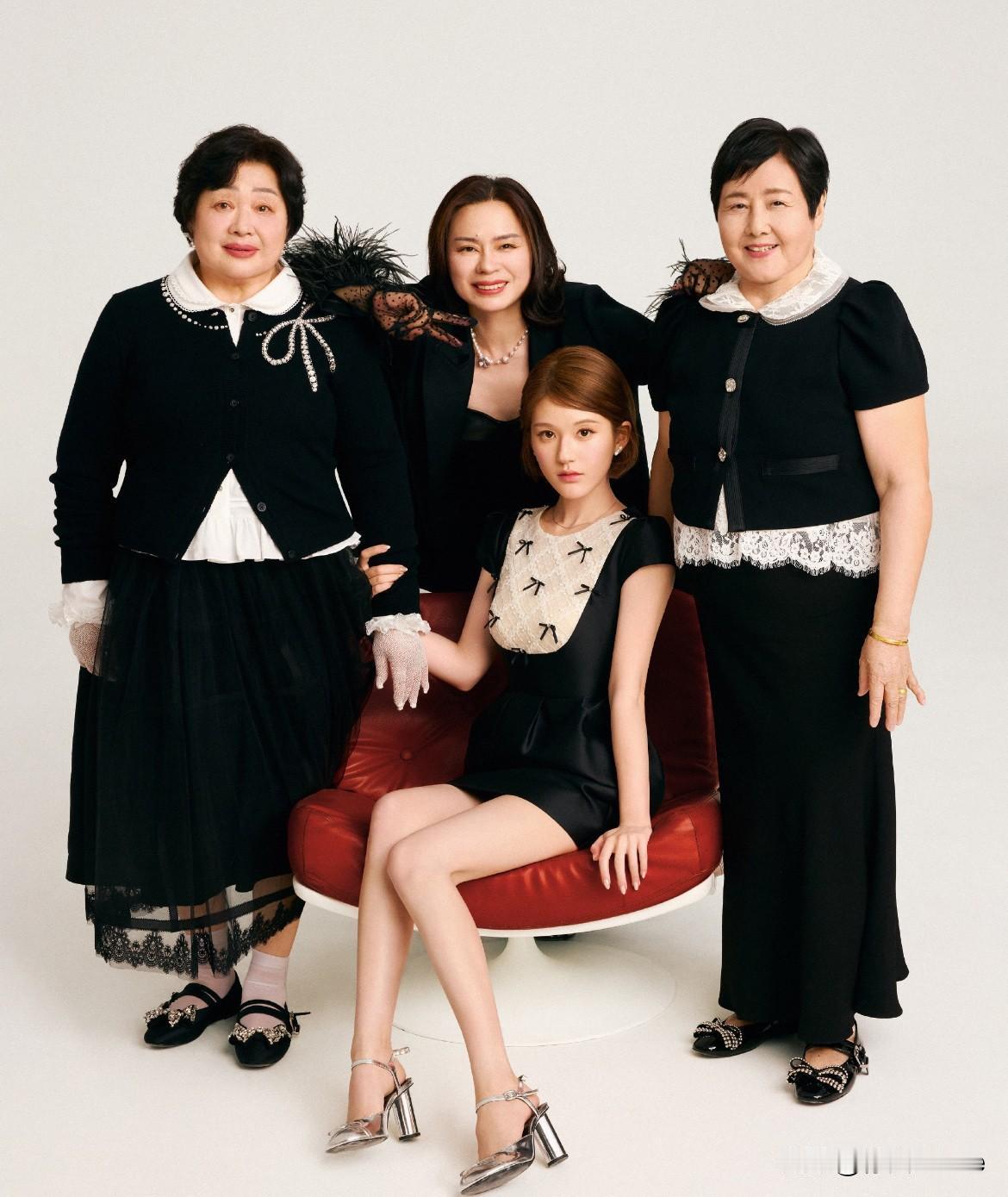 5月31日，赵露思赶上了奶奶80岁大寿！私下的她，跟镜头前的她，完全不同，面对