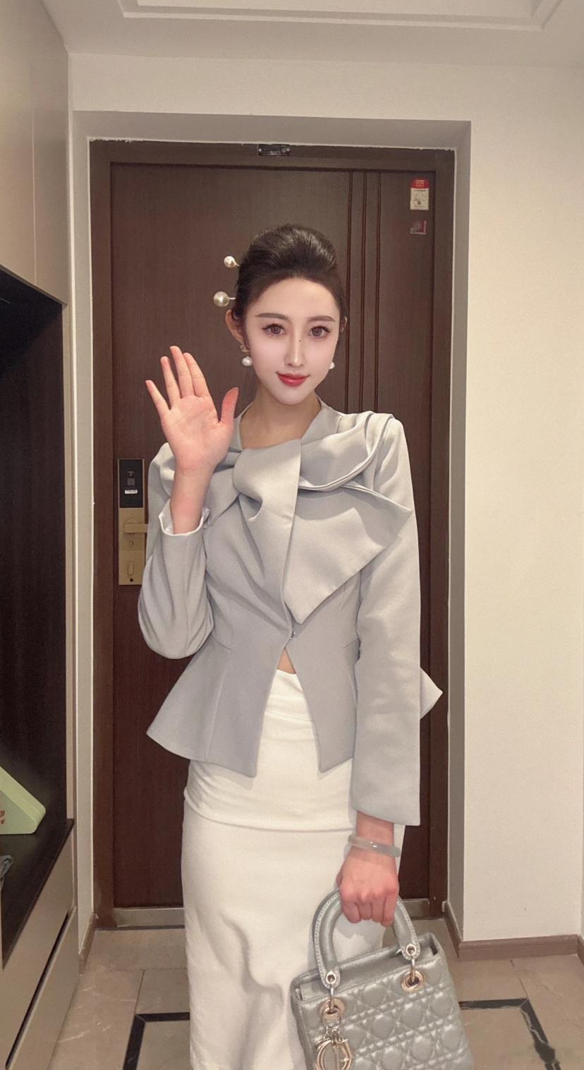 不穿空姐制服，照样很美。​​​