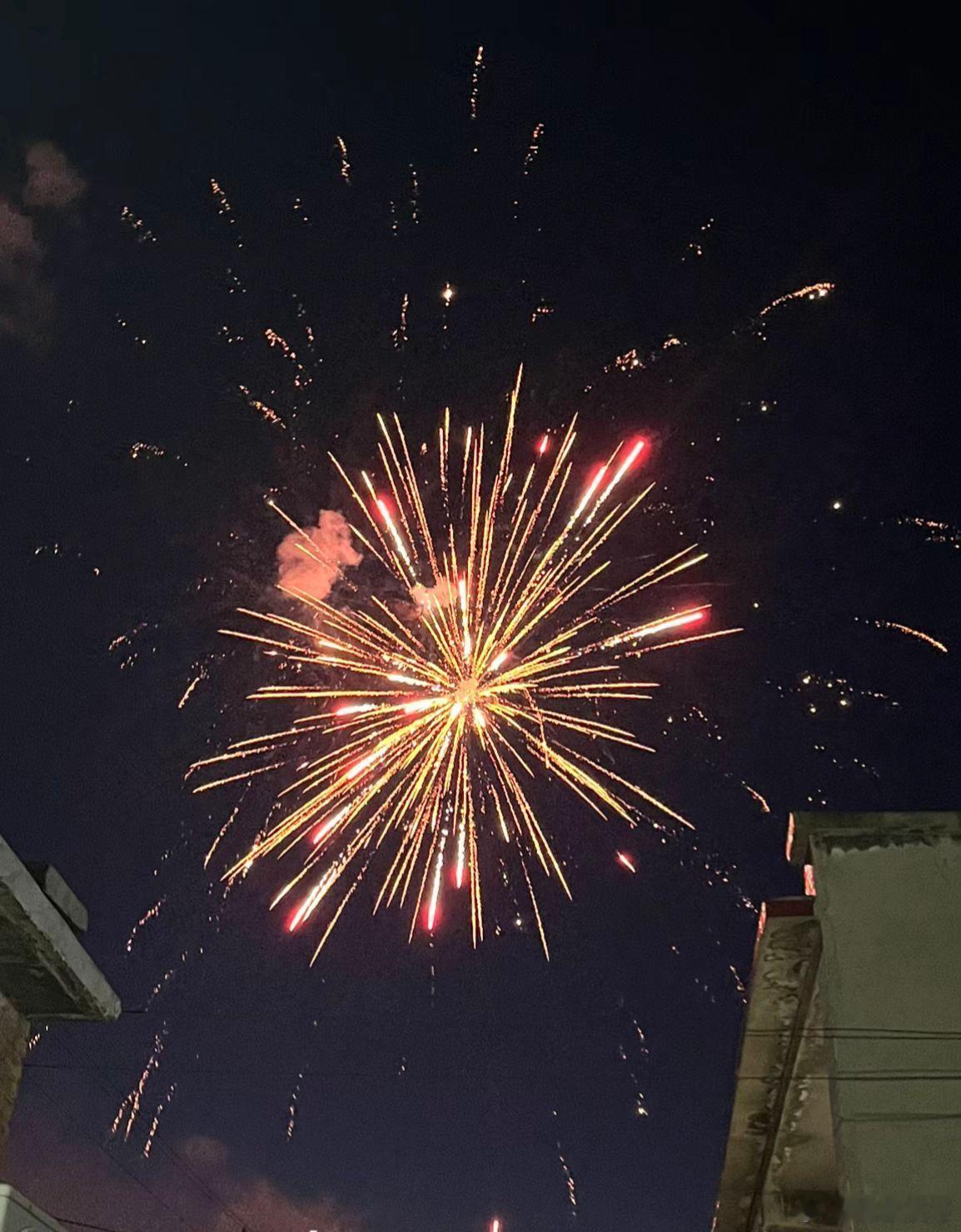 随手拍人生本没有亏欠，别人对你好，是因为他喜欢你，你对别人好，是因为你甘愿，在所