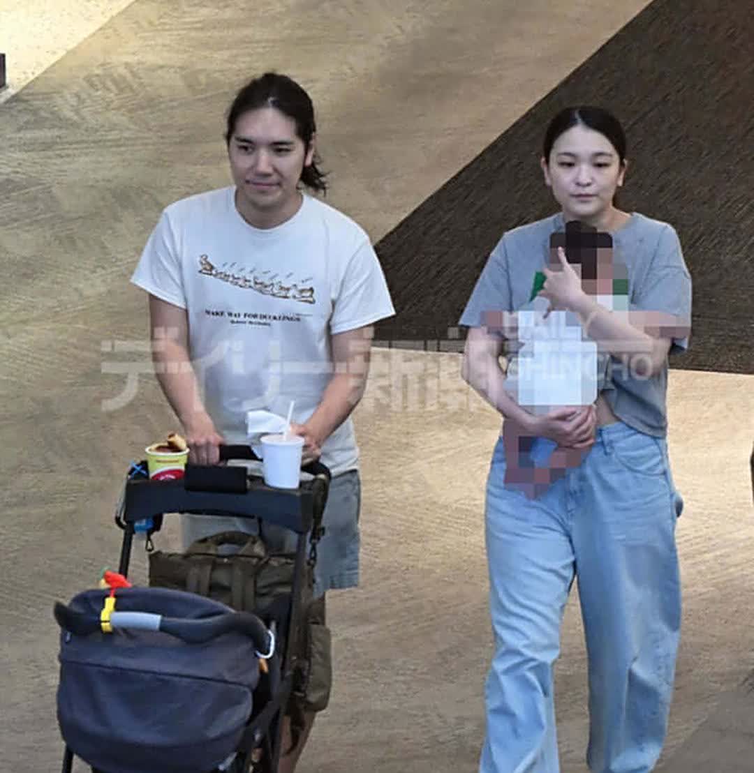 真子公主一家三口逛商场，拒绝回日本参加弟弟成年礼。下个月6号，日本皇室将为第