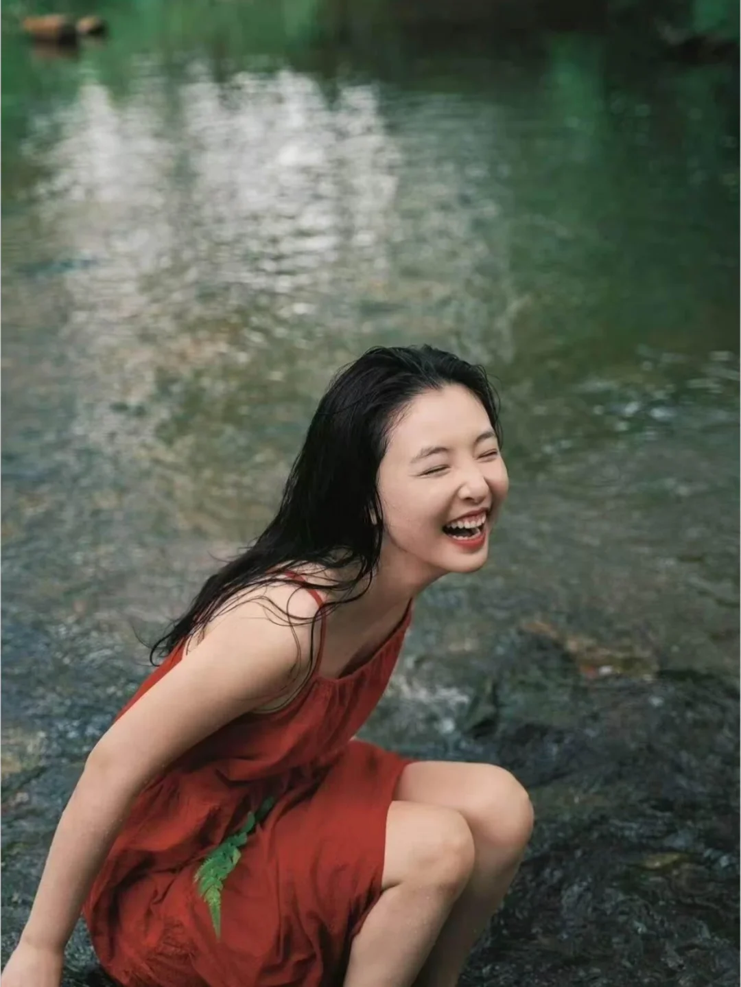 吴倩溯溪写真