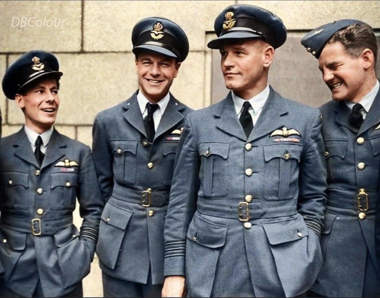 1942年9月14日，英国空军中校伊恩·理查德·格利德、加拿大空军中校马克斯·艾