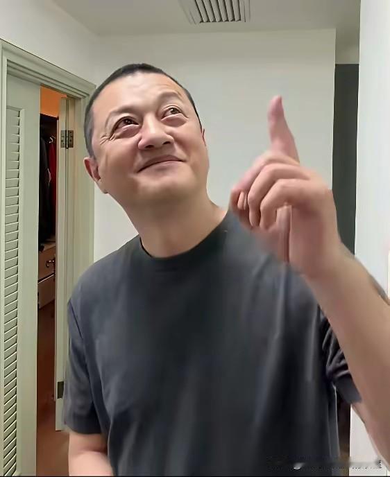 没有对比，就没有伤害！李亚鹏的嫣然基金上次在香港筹的400万可以帮助400多个