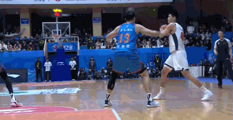 王洪泽这个球传得真是恰到好处、漂亮！这个赛季广东宏远队的唯一收获估计就是王洪泽