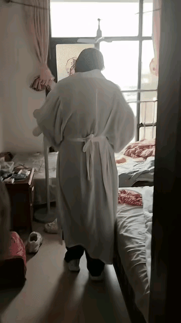 这汉服怎么感觉跟评论不太一样