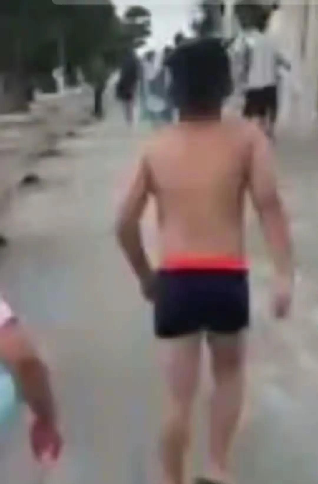又一个8岁男孩儿在家长眼皮子底下走丢了！8月16日16点35分，8岁男孩在妈妈