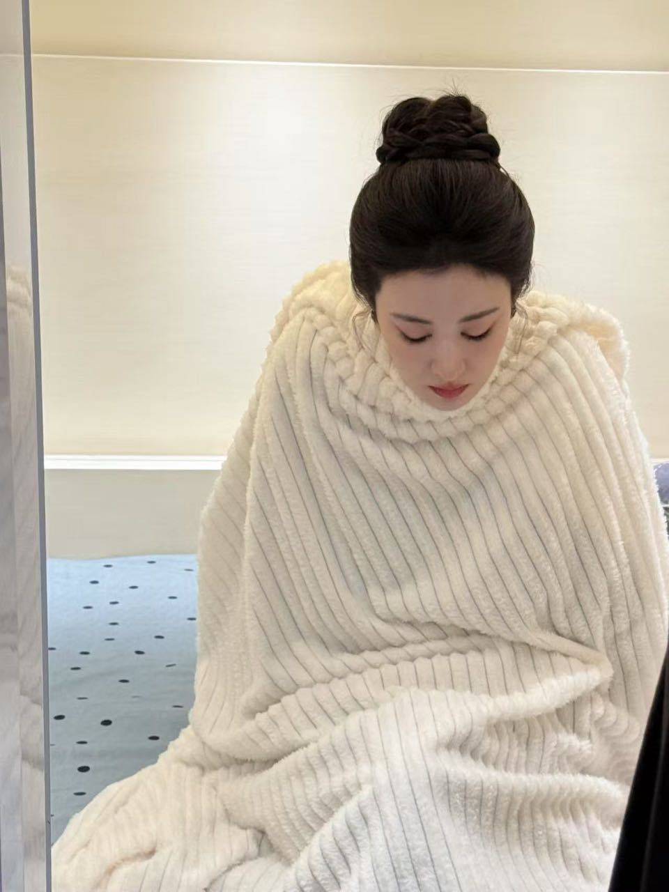 王楚然太美啦辛苦了[比心]连睡觉都这么漂亮～注意休息呀宝宝​​​