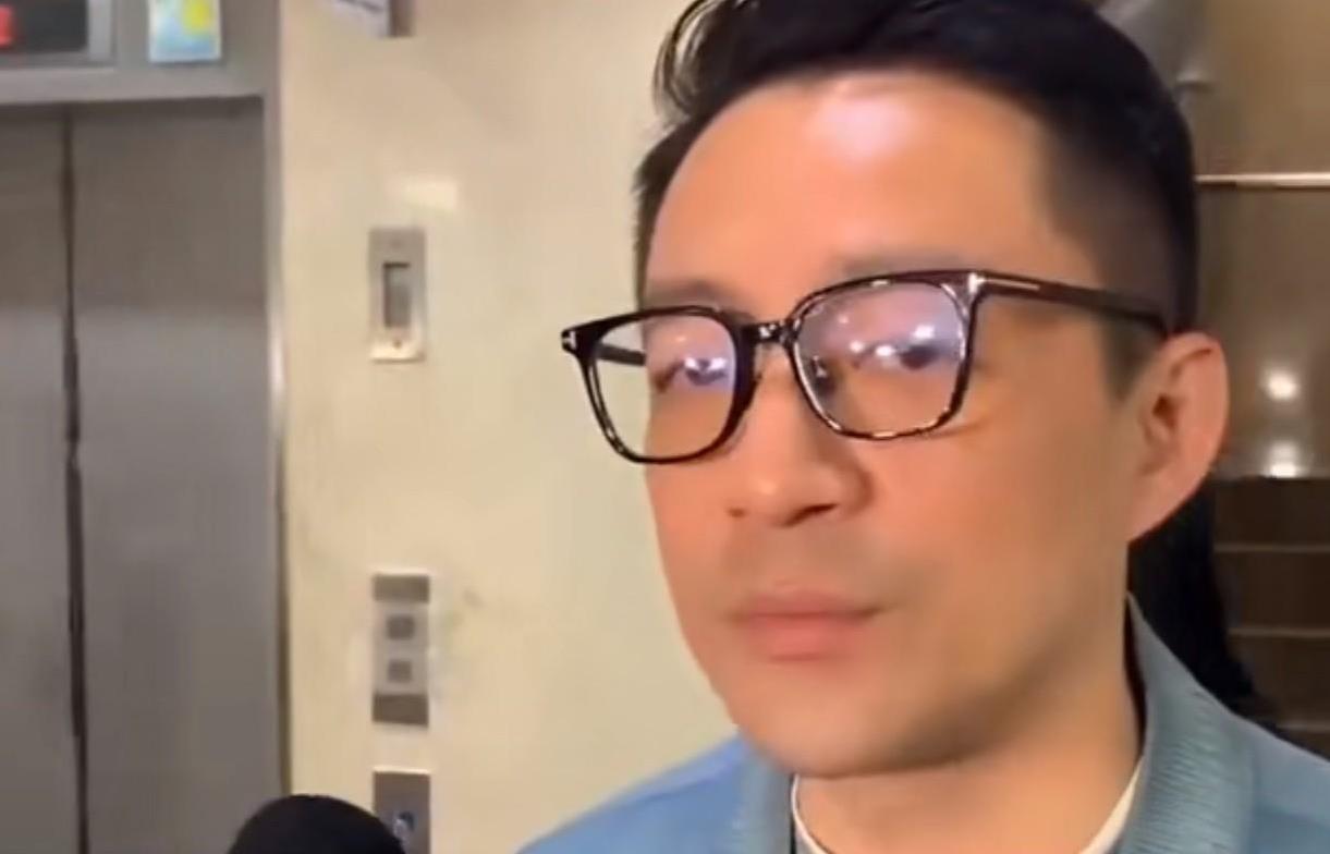 对，汪小菲就该用这种眼神“杀死”拦路追问的湾湾某些媒体……汪小菲这次回湾湾，在