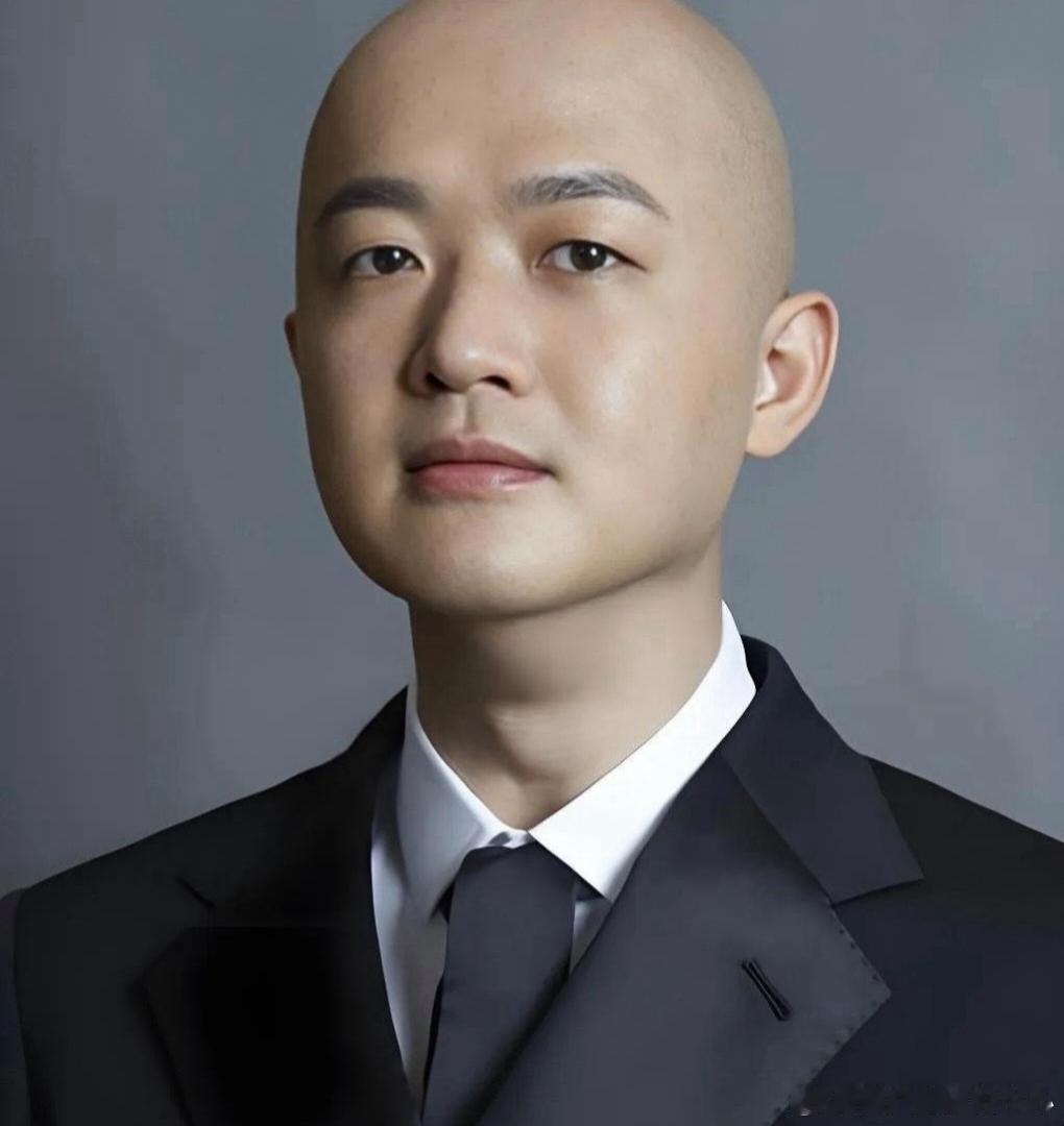 1.包贝尔的负面风波现在基本无人关注，全靠富贵花分流了所有舆论热度，包文婧清楚
