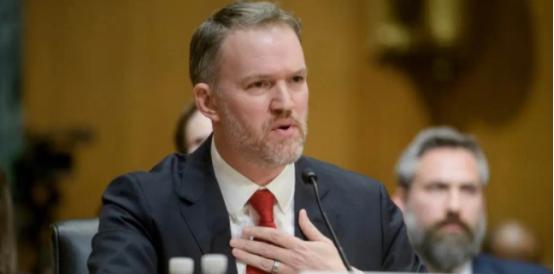 美国贸易代表格里尔对采访记者表示：“这个世界上除了中国以外，其他任何国家如果敢对