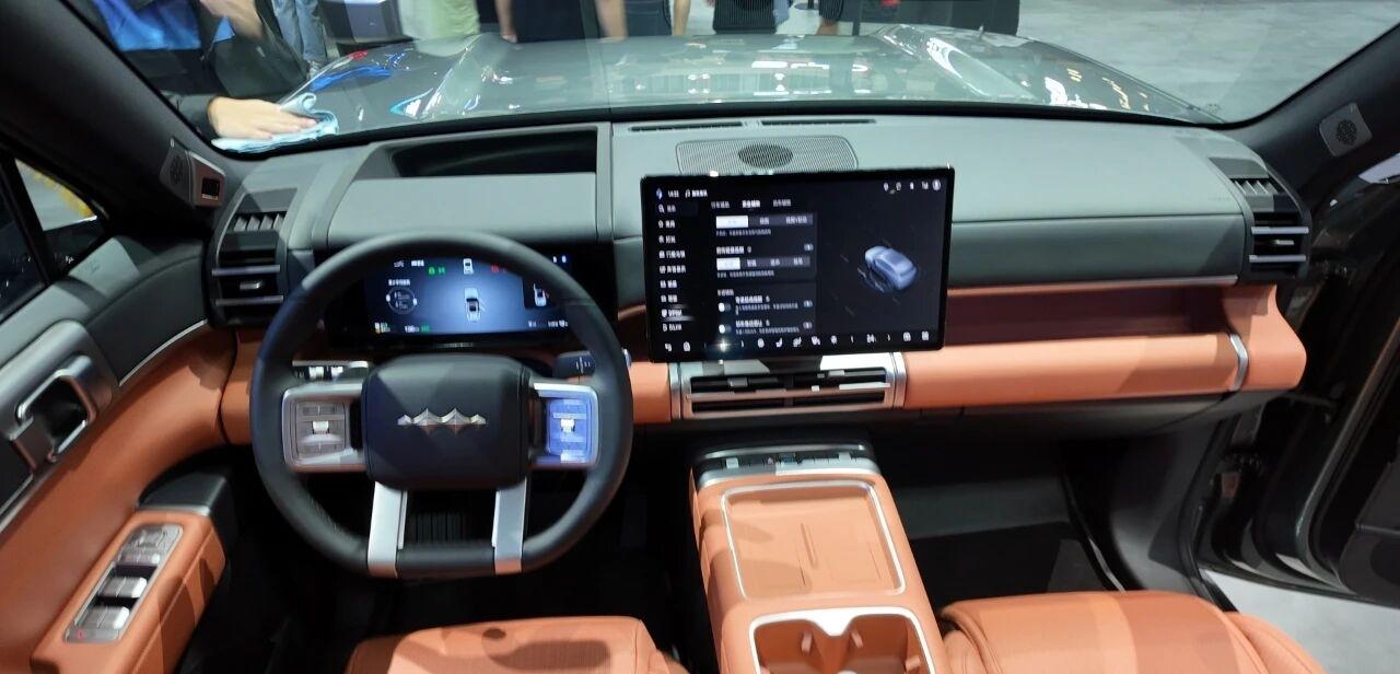 17.98万起！方程豹钛7除了价格“炸裂”，还有啥狠料？有啥优缺点？方程豹钛7上