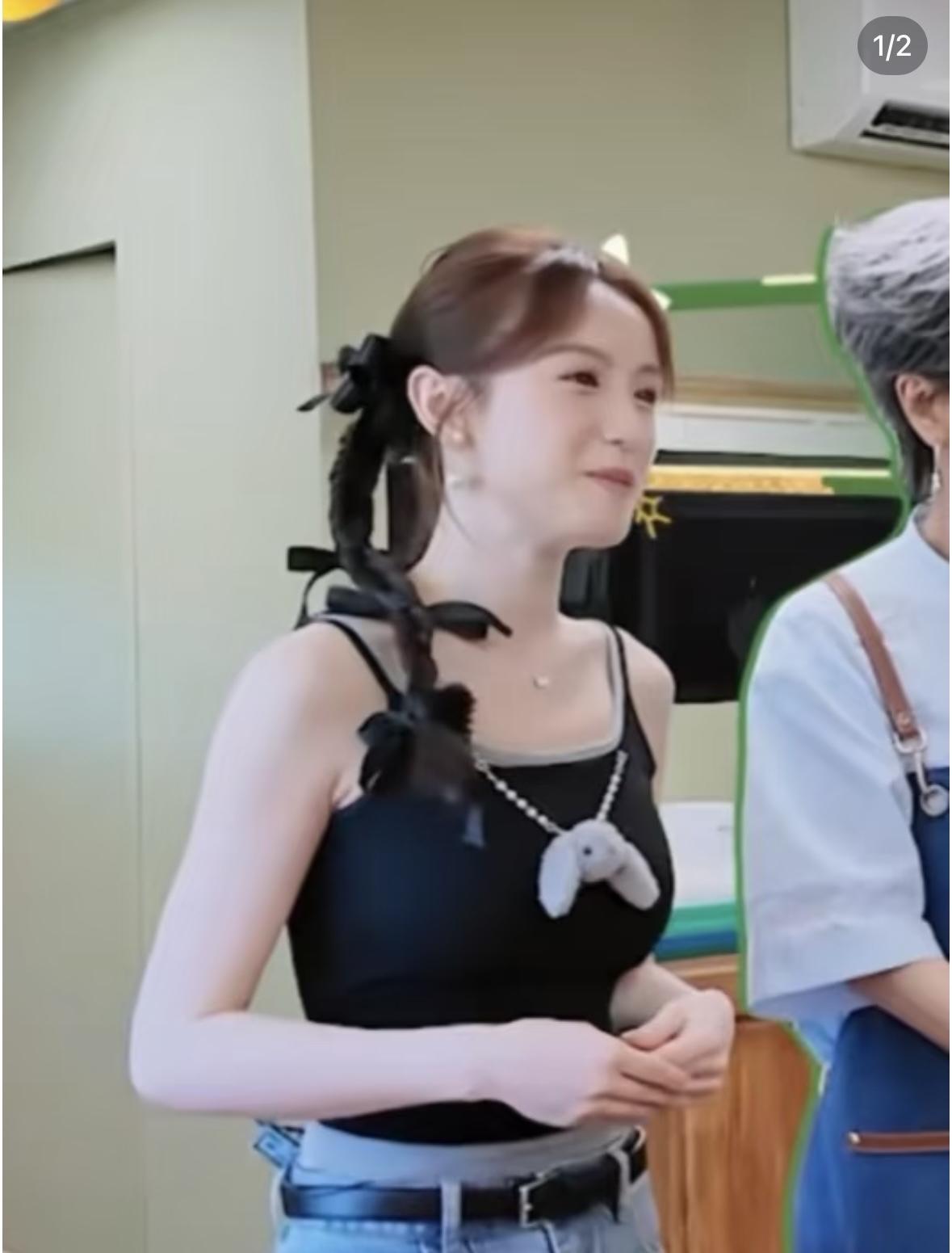这阵子大家骂张雅琪的原因，根本不是揪着穿衣自由挑刺，是她在《中餐厅》里的穿搭，实