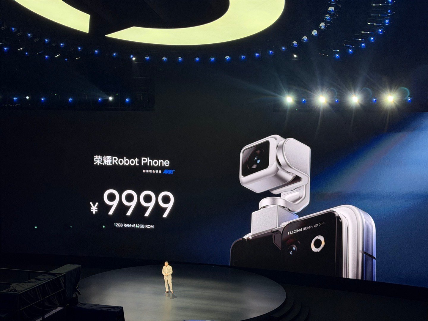 荣耀RobotPhone正式上市荣耀RobotPhone价格分别为9999元、