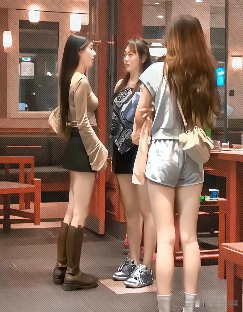 终于知道大学生受欢迎了，因为大学生年轻优秀，个子高，身材好啊。