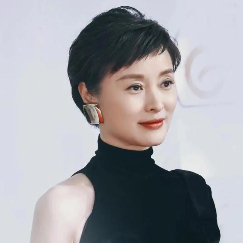 演员吴越谈及《沉默的荣耀》中饰演的“朱枫烈士”一角时，坦言压力很大，并表示：最