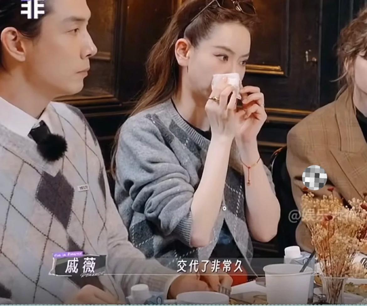 果然帅气体贴有才华的极品好男人都有丰富多彩的情史。李承铉对戚薇忠诚得跟狗一样，