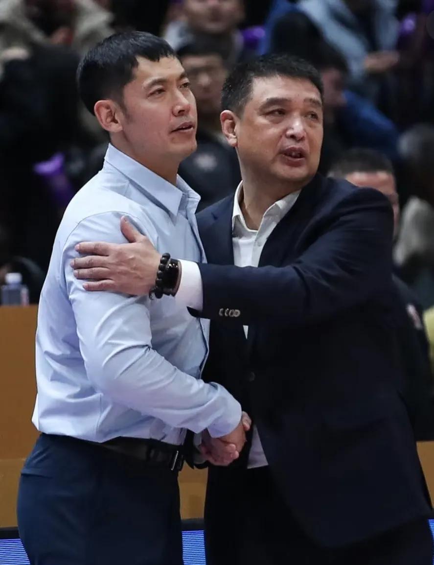 联赛还没开始张庆鹏就被喊下课？北控球迷这么强烈的反对张庆鹏主要是因为一个人，他就