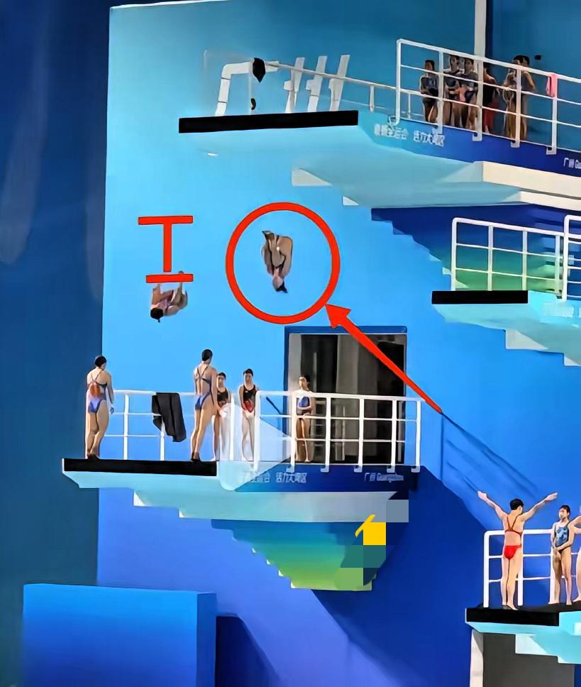 全红婵最牛的一点就是，​核心力量极其恐怖。​明明体重比搭档大，却比搭档​跳