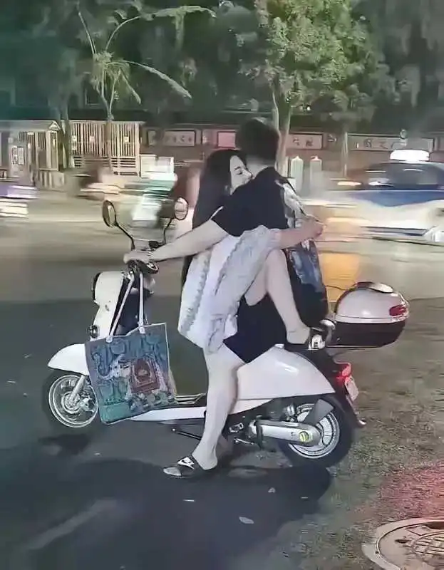 晚上看到的，这算是真爱了吧？