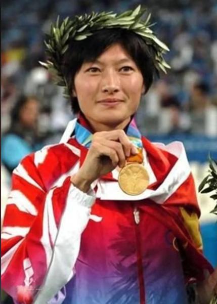 中国选手绝对少跑一圈！2004年雅典奥运会上，出现了一个惊天大乌龙，黑人选手以为