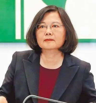 美国慌了？惊觉中国根本没打算“武统”。什么航母、导弹、围岛演习，全是障眼法？不，