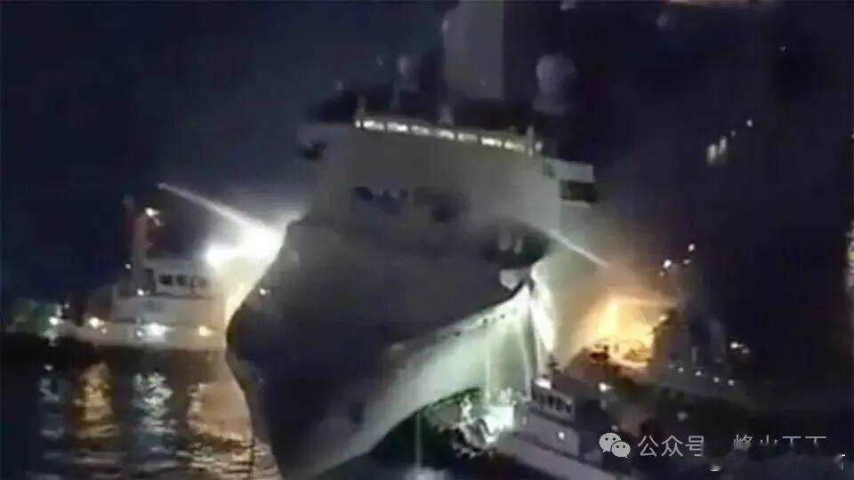 美军2万吨巨舰大火烧毁，原因竟是卫生纸乱放？2025年8月20日，美国海军“新奥