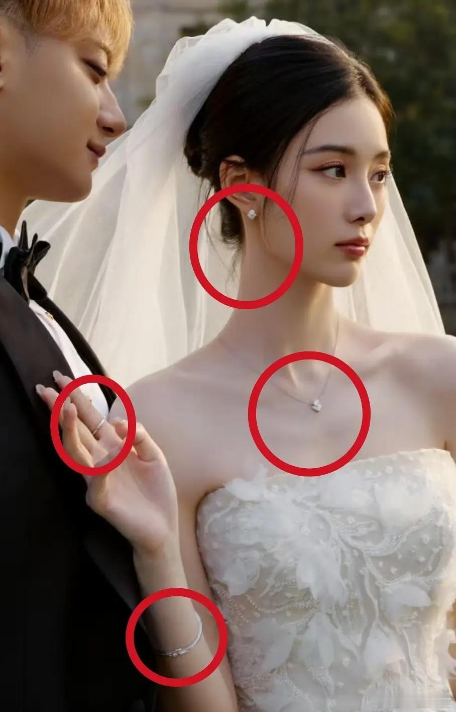 这几套珠宝看上去还蛮小气的​​​